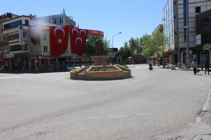 Adıyaman’da Cadde Ve Sokaklar Boş Kaldı