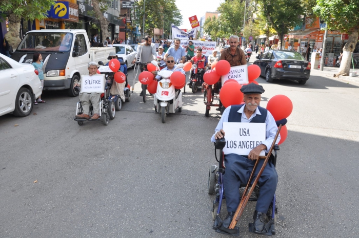 Adıyaman’da Engelliler Davullar Zurnalar Eşliğinde Yürüdü