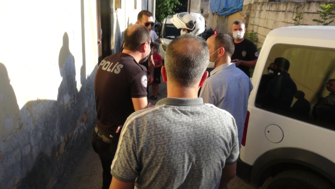 Adıyaman'da mendil satıcıları polise saldırdı: 2 gözaltı