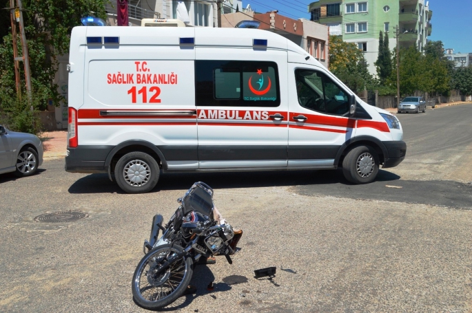 Adıyaman’da otomobil ile motosiklet çarpıştı:2 yaralı