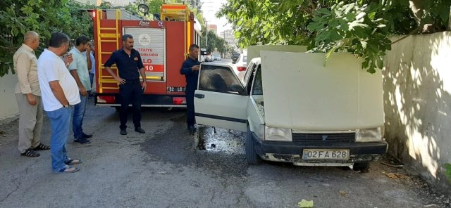 Adıyaman'da Park halindeki otomobil yandı