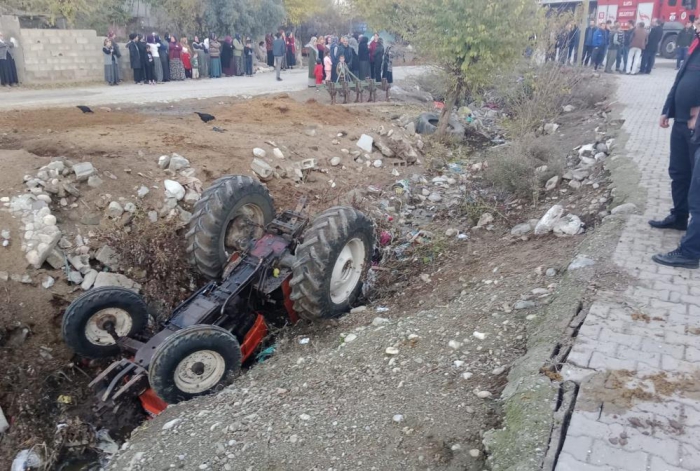 Adıyaman´da traktör devrildi: 1´i ağır 2 yaralı