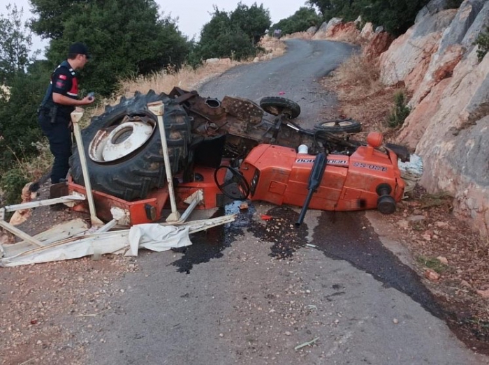 Adıyaman´da, traktör devrildi: 1 ölü, 2 yaralı