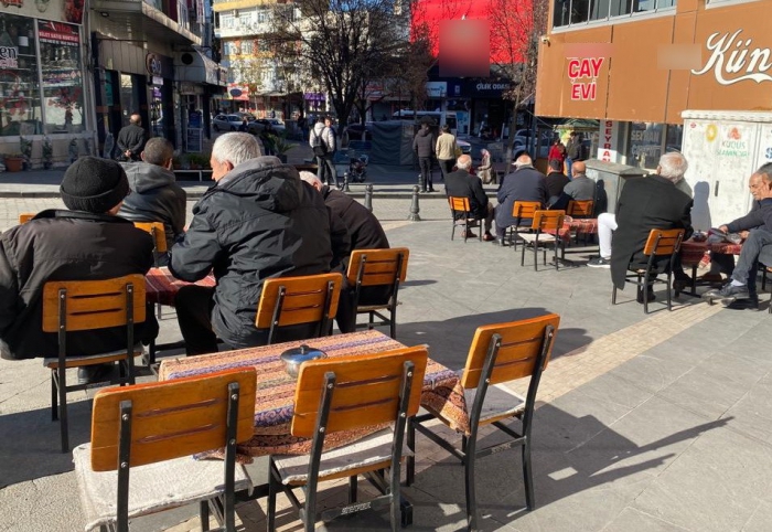 Adıyaman’da vatandaşlar güneşli havanın tadını çıkardı