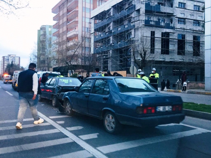 Adıyaman’da Zincirleme trafik kazası: 2 yaralı