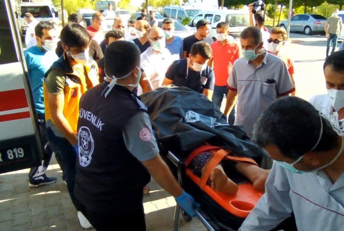 Besni'de otomobil şarampole devrildi: 1 ölü, 2 yaralı