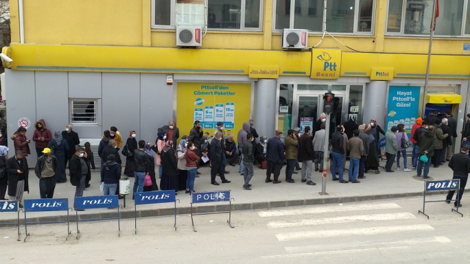 Besni'den Korkutan Görüntü Sosyal Mesafe Hiçe Sayıldı