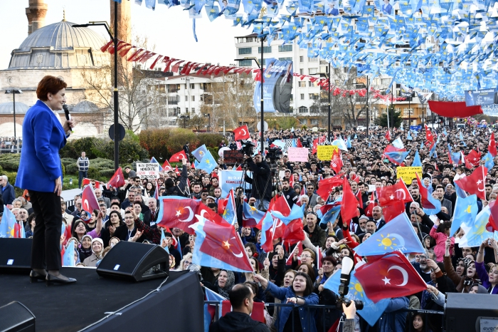 Genel Başkan Akşener'i Sivas'ta Coşkulu Kalabalık Karşıladı