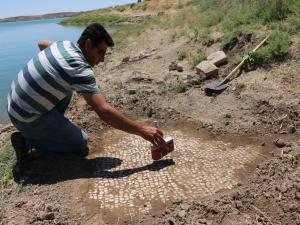 Adıyaman'da Balıkçılar, 6'ıncı Yüzyıla Ait Mozaik Buldu