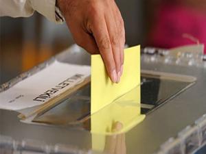 Adıyaman'da Bir Kadın Oy Pusulasını Yırttı