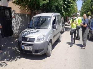 Adıyamanda hafif ticari araç ile motosiklet çarpıştı