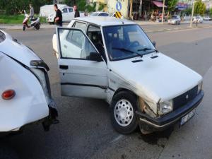 Adıyaman'da Minibüs İle Otomobil Çarpıştı: 1 Yaralı