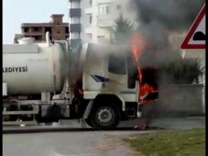 Belediyeye Ait Vidanjör Bomba Gibi Patladı