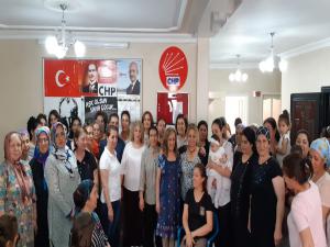 CHP Adıyaman Kolları 200 Kadına Rozet Taktı