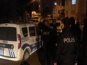 Hamile Kadının Ellerini Bantla Bağlayıp Altınları Çaldılar