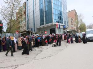 İŞKUR Önünde Mesai Başlamadan Uzun Kuyruklar Oluştu