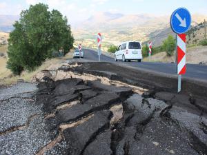 Kahta'da Yağış Nedeniyle Yol Çöktü