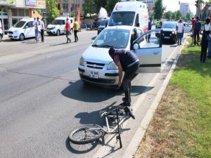 Otomobil Bisiklete Çarptı: 1 Yaralı