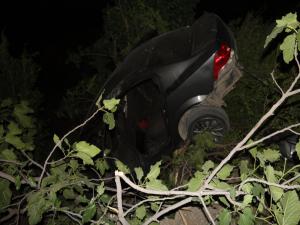 Otomobil Kahta Çayına Uçtu: 3 Yaralı