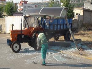 Park Halindeki Traktör Durağa Girdi: 1 Yaralı