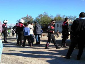 Adıyaman'da Polise Taşlı Sopalı Saldırı