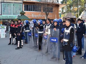 Adıyaman'da İzinsiz Yürüyüşe Polis Müdahale Etti