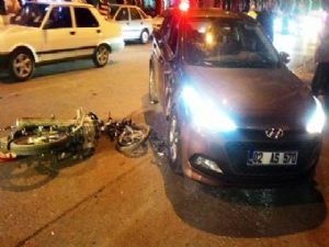 Motosiklet Otomobile Çarptı; 1 Yaralı