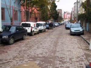 Adıyaman'da Kaldırımlar Otoparka Döndü