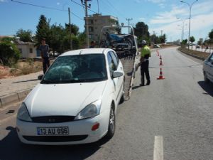 Direksiyon Hakimiyetini Kaybeden Sürücü Direğe Çarptı