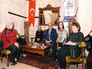 Başkan Kutlu AK Parti İslahiye Kadın Kollarını Ağırladı 