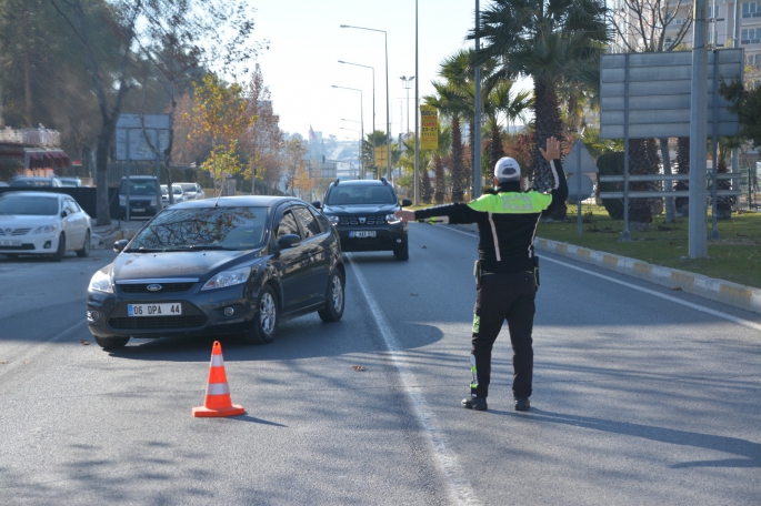 Hafta sonu kısıtlamaya uymayan 112 kişiye ceza kesildi