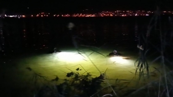 Adıyaman´da batan teknedeki 3 kişiden 2´si kayıp