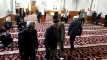 Adıyaman’da camide namaza tatbikat arası