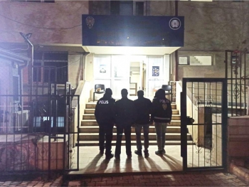 Adıyaman’da enkazdaki demirleri çalan 2 kişi tutuklandı