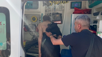 Adıyaman’da Kaldırımda çıplak yatan şahıs ekipleri harekete geçirdi