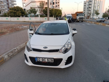 Adıyaman'da otomobilin çarptığı engelli hastanelik oldu