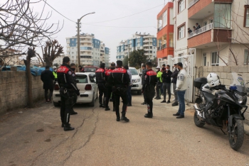 Adıyaman'da terk edilen otomobilden uyuşturucu çıktı
