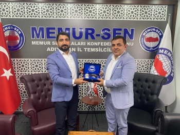 Av. Sami Işık’a Hizmet Teşekkürü MEMUR-SEN’den Anlamlı Plaket