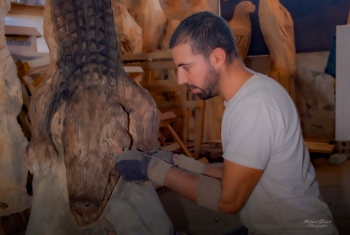 Gölbaşılı Sanatkar Ağaç Kütüklerini Sanat Eserlerine Çeviriyor