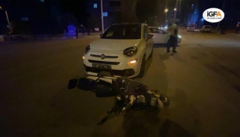 Otomobil Elektrikli Bisiklete Çarptı 1 Ağır Yaralı
