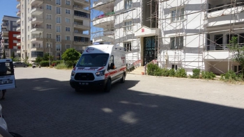 Perde asarken 3.kattan aşağıya düştü