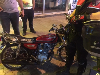 Polis’den kaçan motosiklet sürücüsü kovalamaca sonucu yakalandı 