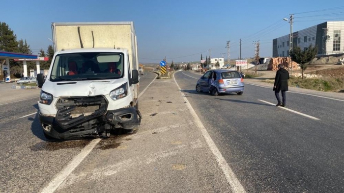 Adıyaman'da Kamyonet otomobile çarptı: 7 yaralı