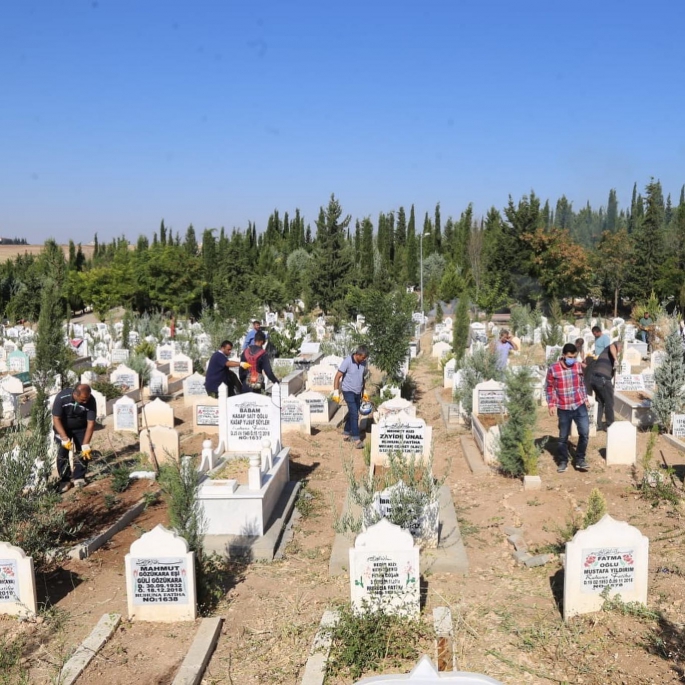 Mezarlıklar Kurban Bayramına hazırlanıyor