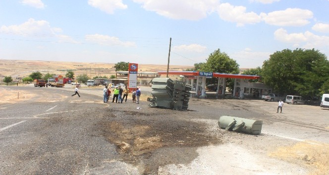 Tır'dan düşen trafo karayolunu savaş alanına çevirdi