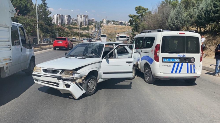 16 araç birbirine girdi: 1´i polis 2 kişi yaralandı 1