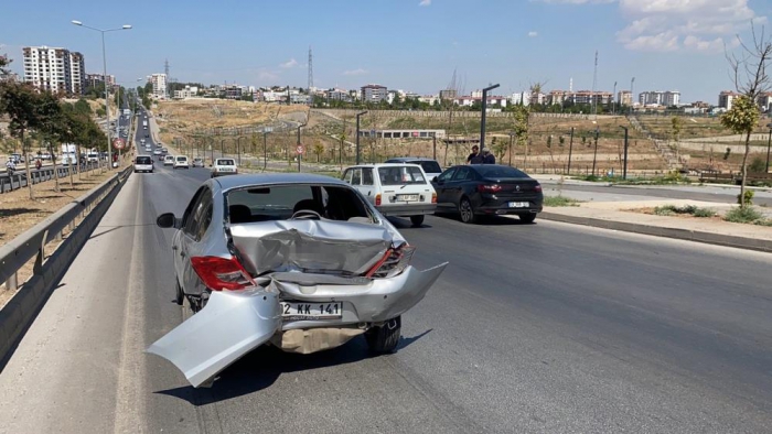 16 araç birbirine girdi: 1´i polis 2 kişi yaralandı 5