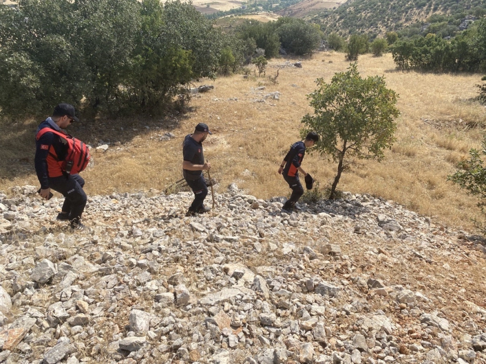 Adıyaman’da 11 çocuk babası dağ taş aranıyor