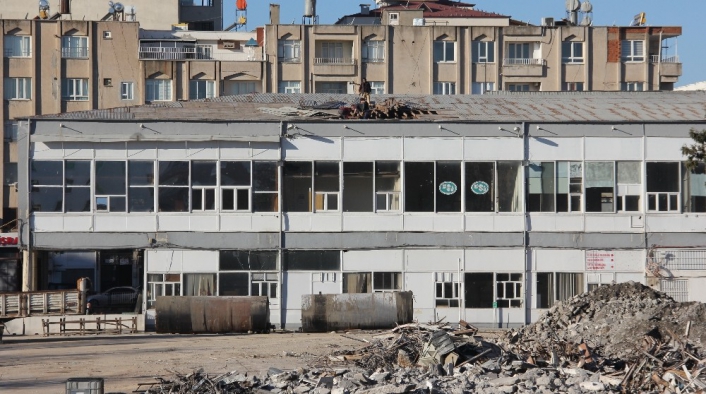 Adıyaman'da 60 Yıllık eski adliye binası yıkılmaya başlandı