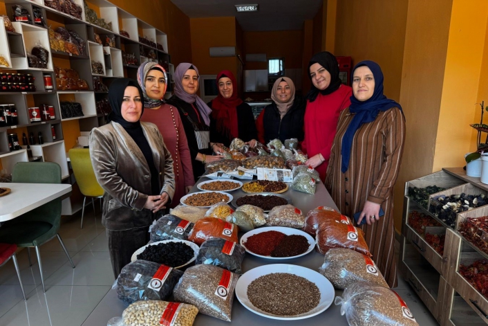 7 kadın giirişimci yöresel gıda ürünlerini Türkiyenin dört bir yanına gönderiyor
